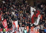 爱游戏娱乐-冠军争夺战开幕，球迷热情助威