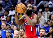 爱游戏下载-火箭重挫太阳，哈登大老远击穿三分，展现超强状态