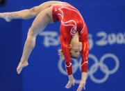 爱游戏APP-慈善赛巨星闪耀，卢卡库爆发助力阿森纳打穿哥伦比亚防线