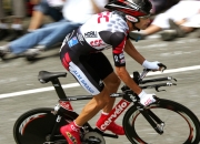 爱游戏在线-暗夜亮剑，从巴黎的星辰到伯纳乌的王座，C罗如何以双响扛起银河战舰