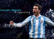 爱游戏官网-惊险绝杀与扛鼎之战，一场绿茵场的隐喻，一位领军人物的注脚