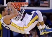 爱游戏APP-绝杀时刻，阿斯顿马丁最后一圈的逆转与周冠宇改写历史的胜利