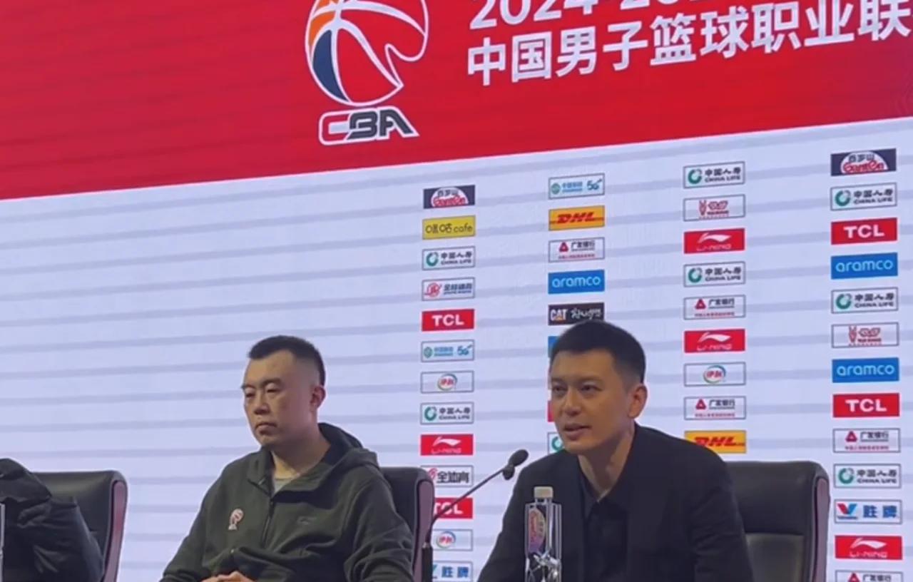 揭秘CBA比赛的内幕，球员背后的艰辛与坚守的简单介绍