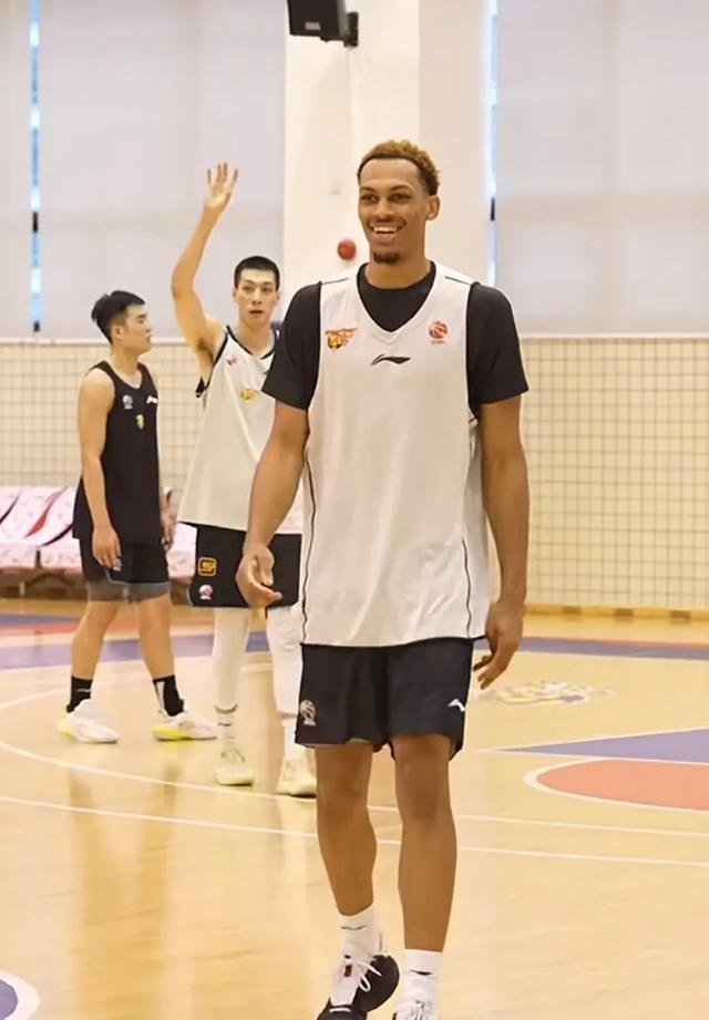 乌迪内斯主帅开会部署，球队备战关键比赛