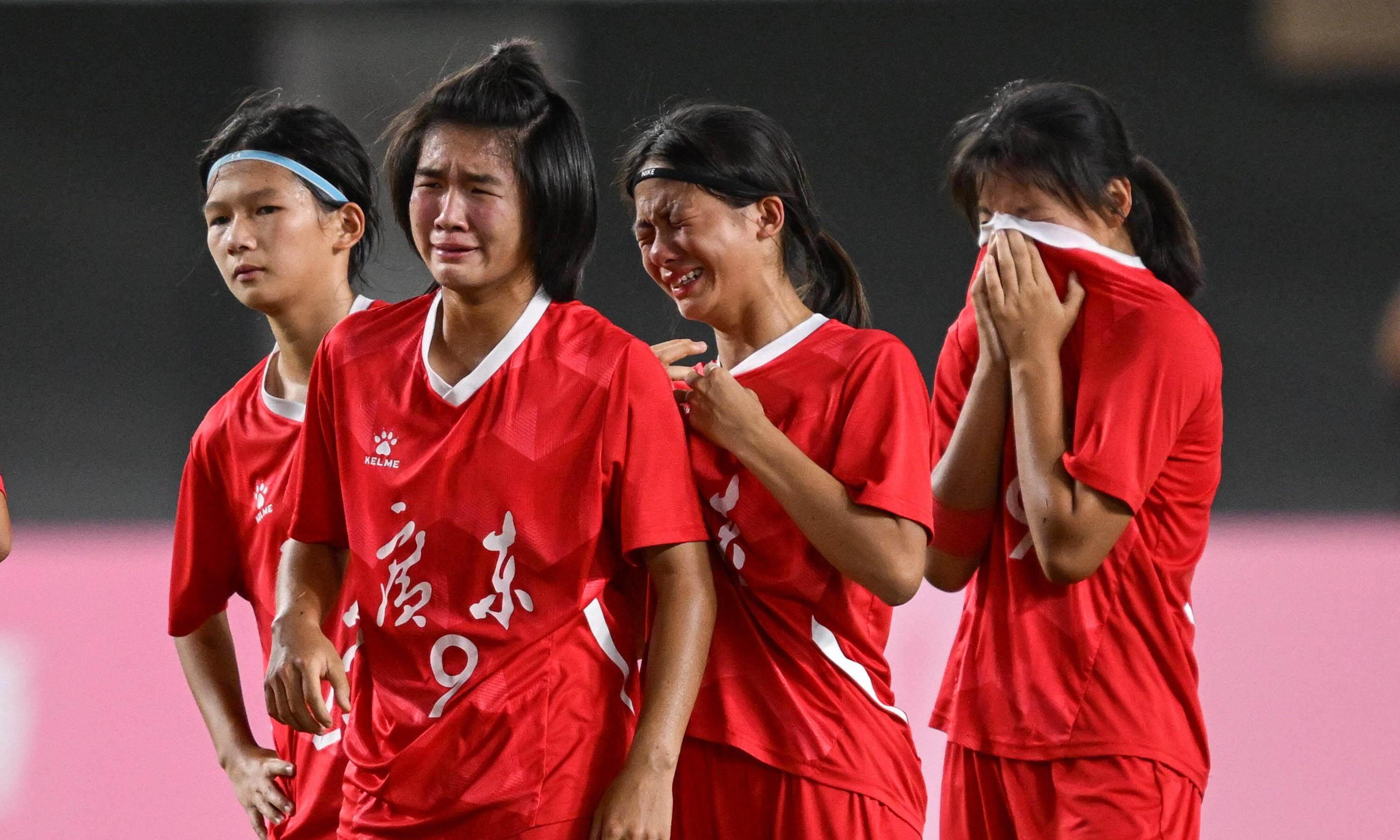 中国女足重大失误导致失利，球队备战陷入困境