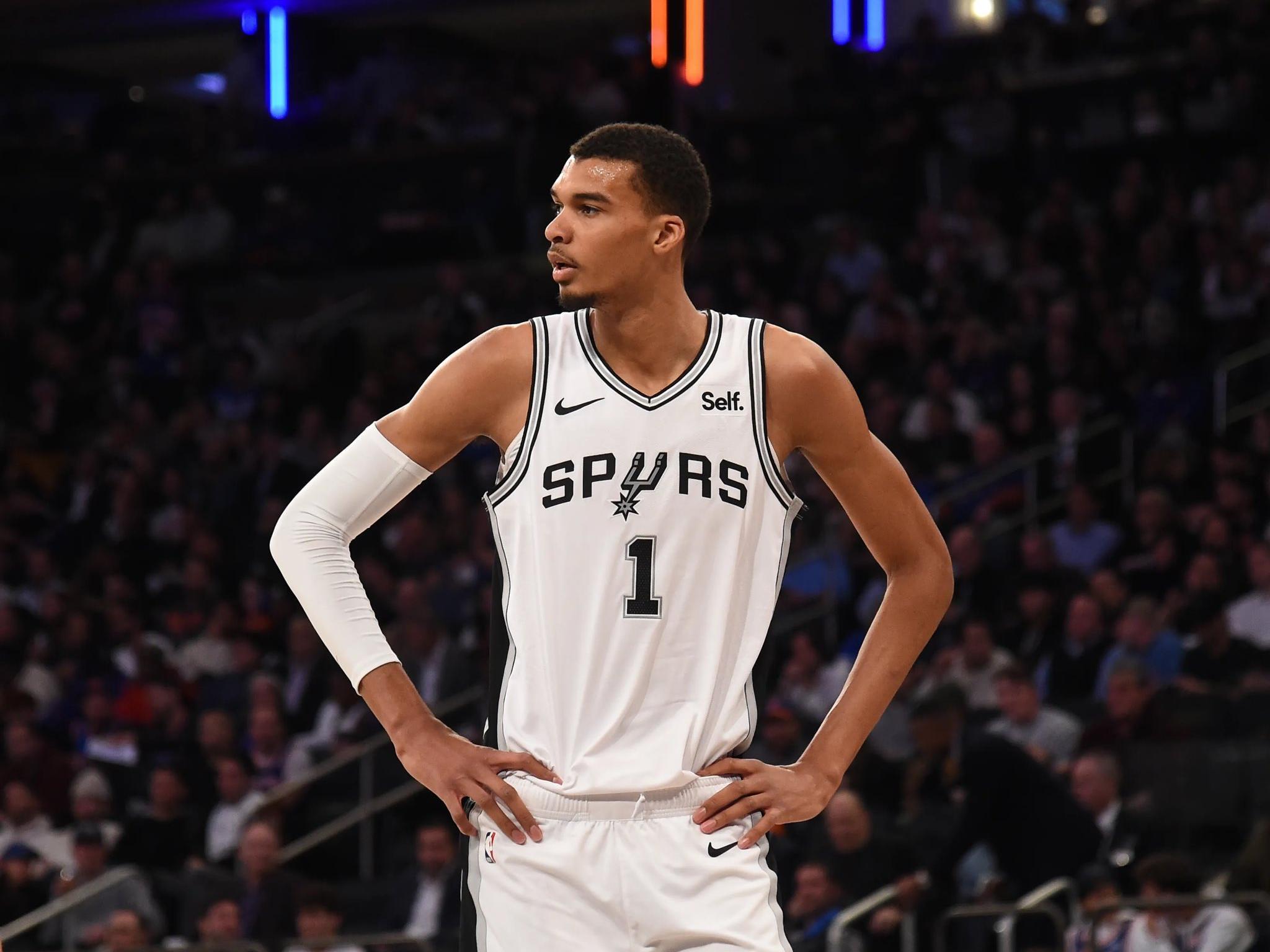 马刺队队员表现稳定,领跑西部赛区 马刺队队员表现稳定,领跑西部赛区