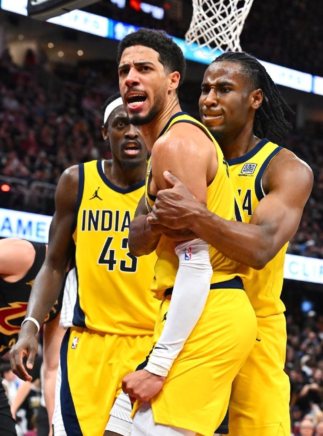 步行者队主场战胜马刺队