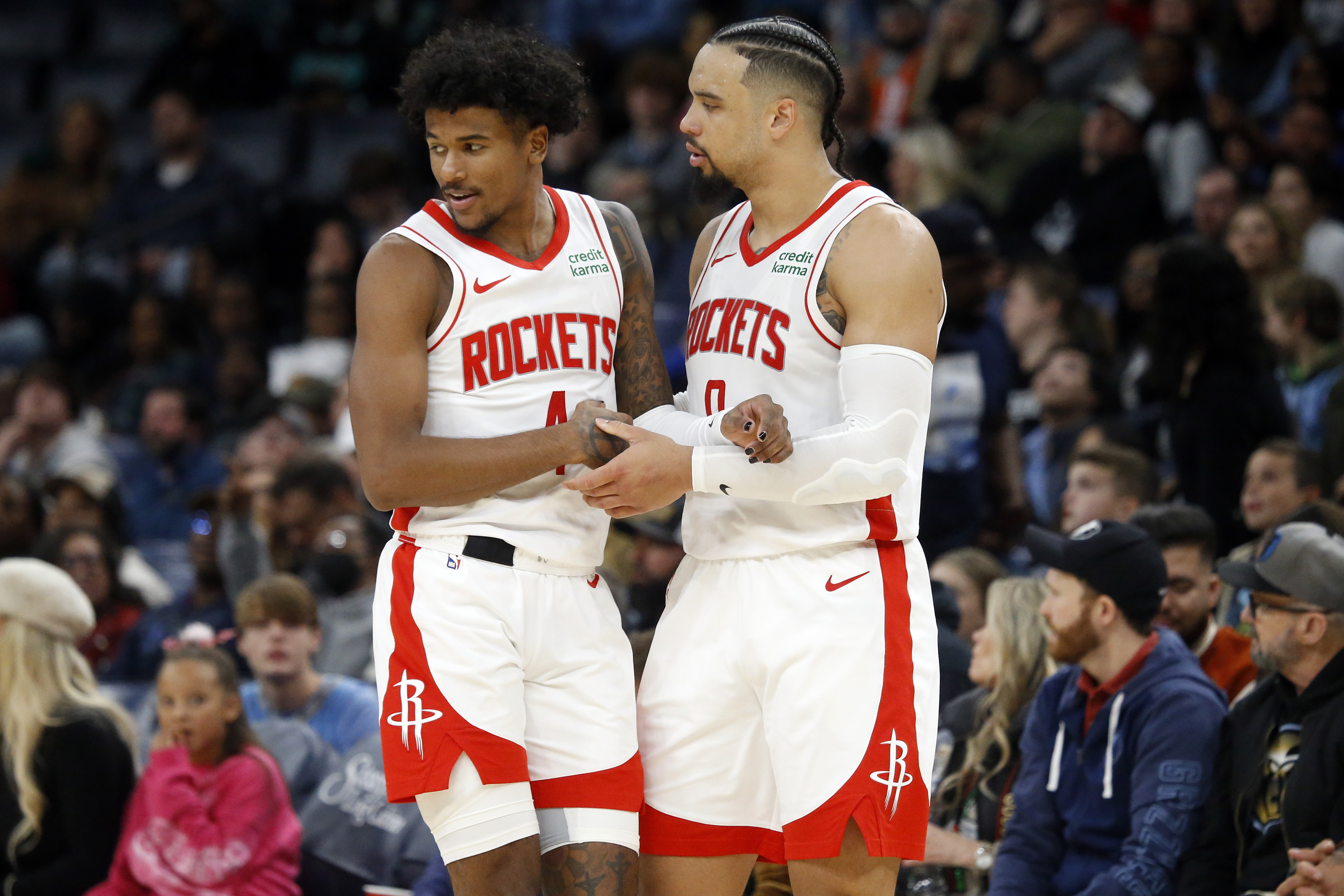 火箭队连续取得胜利,升至西部前四 火箭队连续取得胜利,升至西部前四