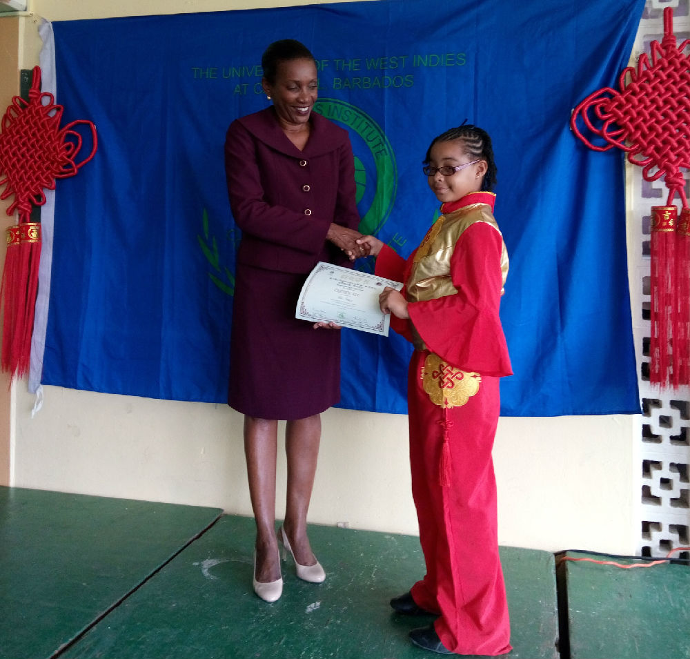 巴巴多斯冲刺全力,赢得掌声 巴巴多斯冲刺全力,赢得掌声