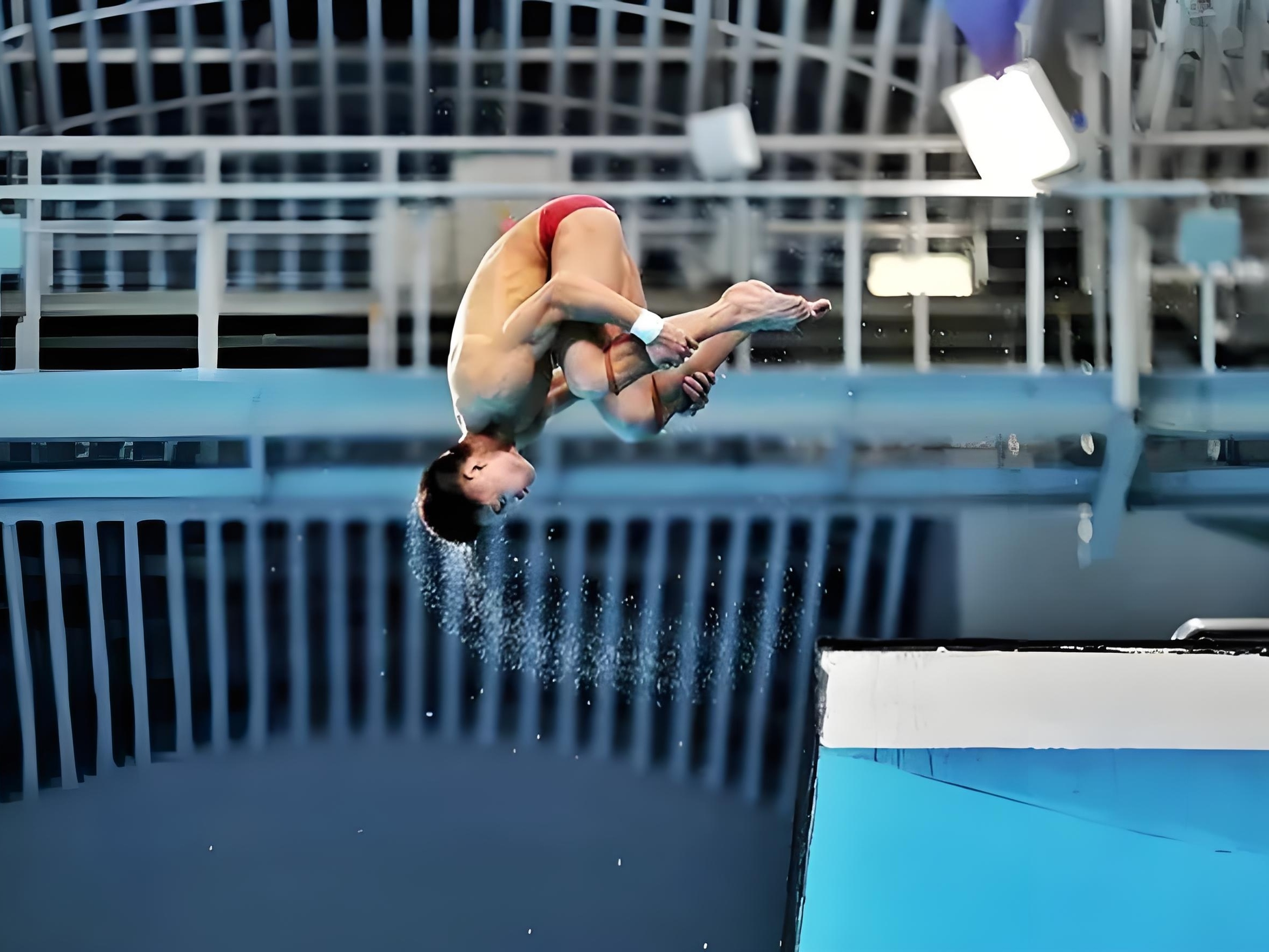 运动员在比赛中展现出色技术 运动员在比赛中展现出色技术