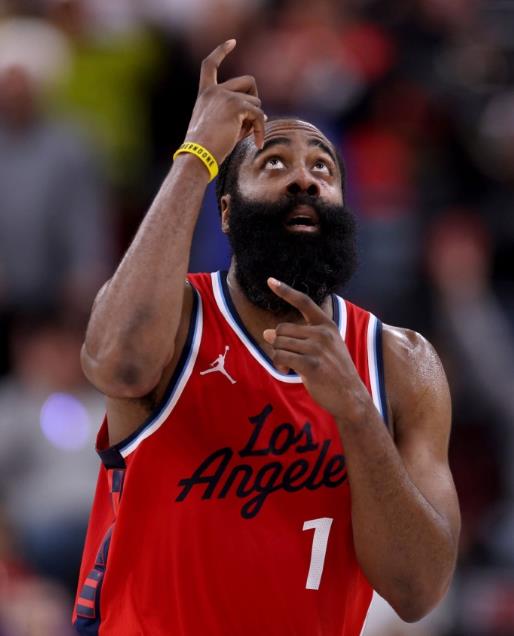 火箭重挫太阳，哈登大老远击穿三分，展现超强状态