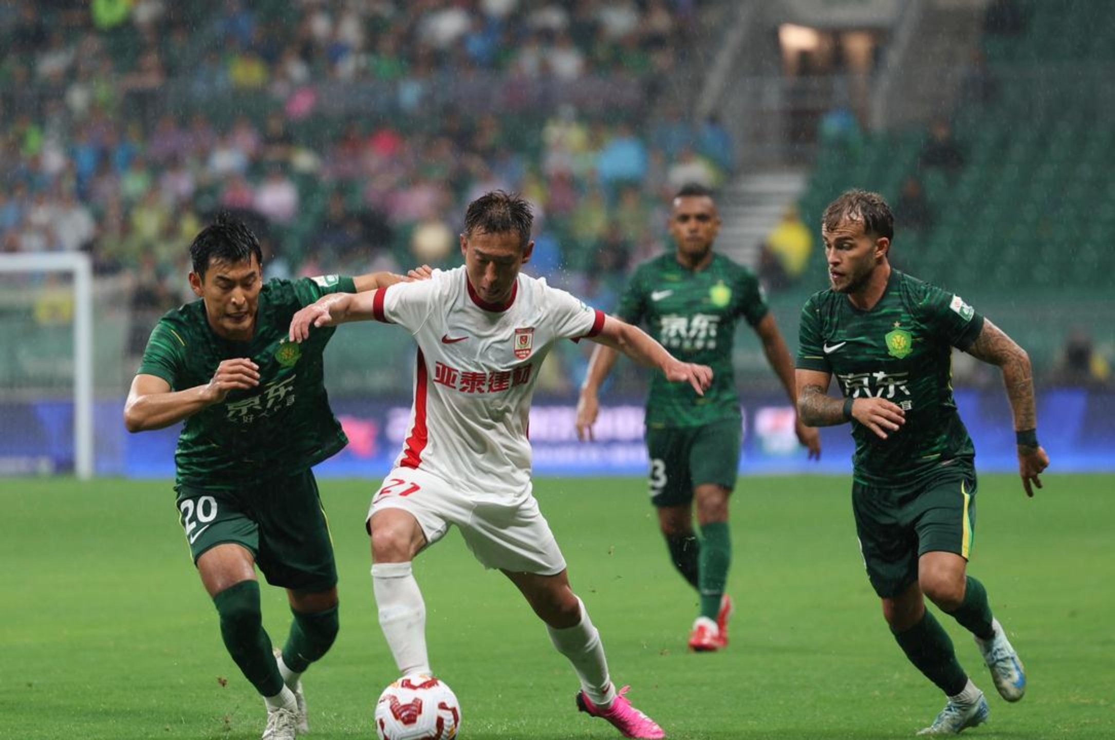 北京国安连续四轮不败,成为联赛夺冠热门 北京国安连续四轮不败,成为联赛夺冠热门