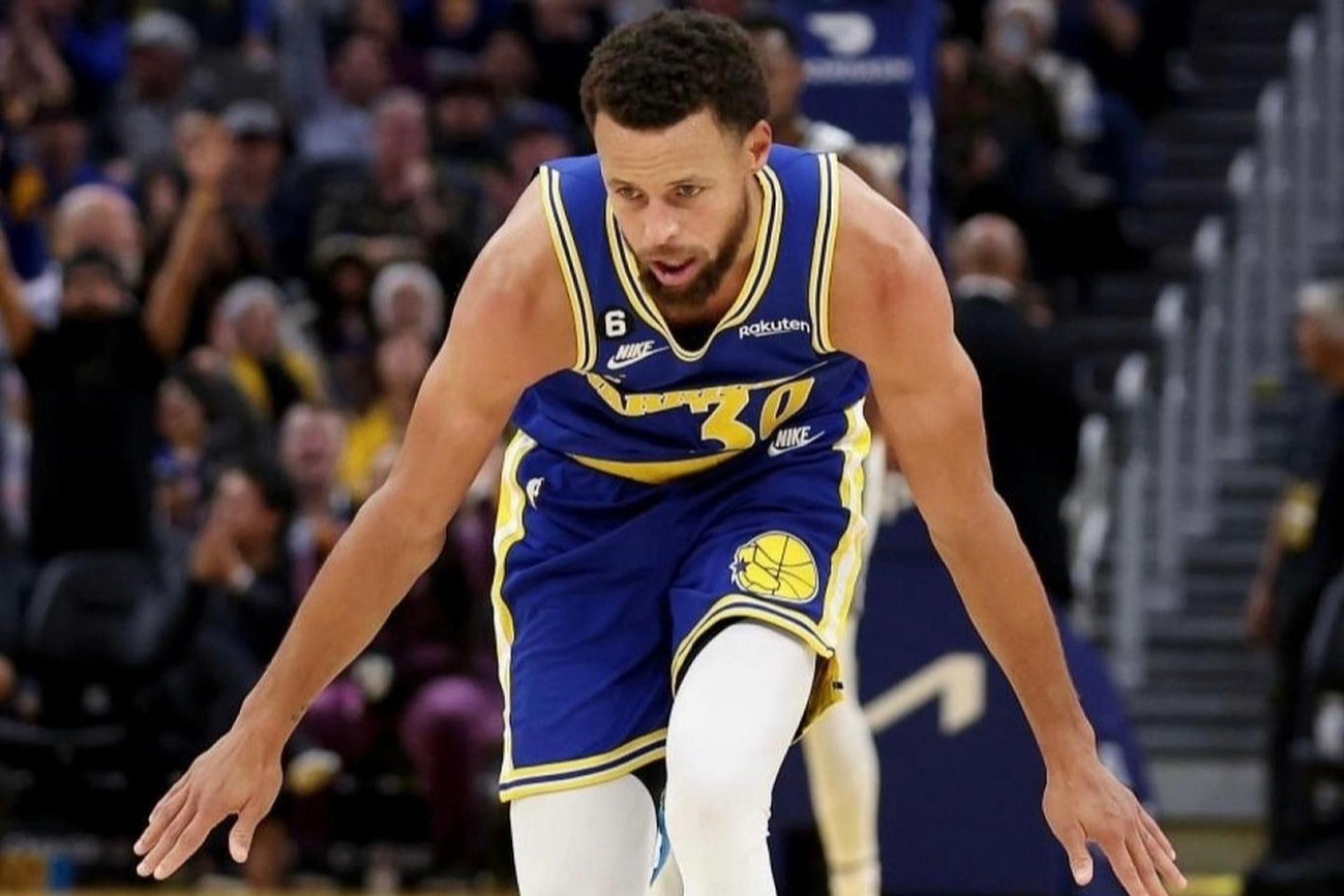 勇士战胜马刺,库里状态回归球队备战季后赛 勇士战胜马刺,库里状态回归球队备战季后赛