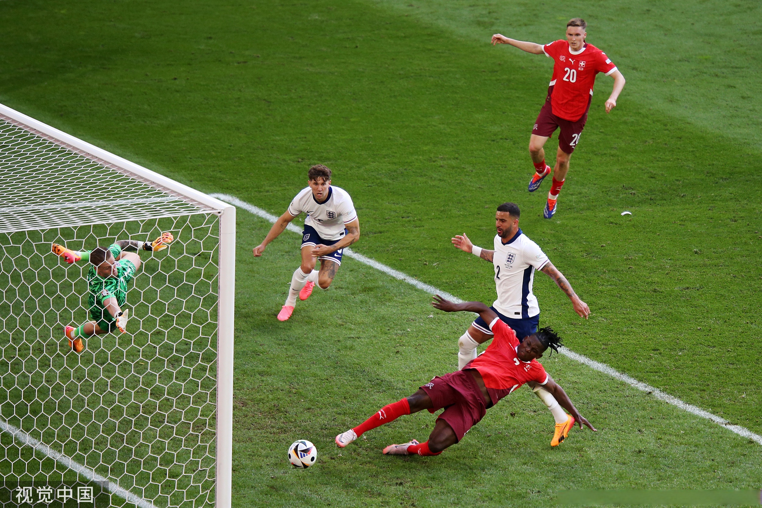 激动人心,瑞士队在比赛中逆转胜的简单介绍 激动人心,瑞士队在比赛中逆转胜的简单介绍