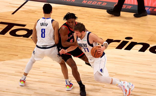 猛龙逆转山东队，东契奇带队取胜