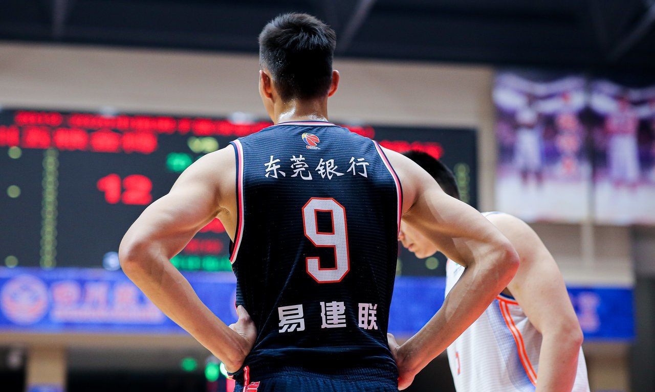 辽宁队轻取深圳队，易建联刷新纪录