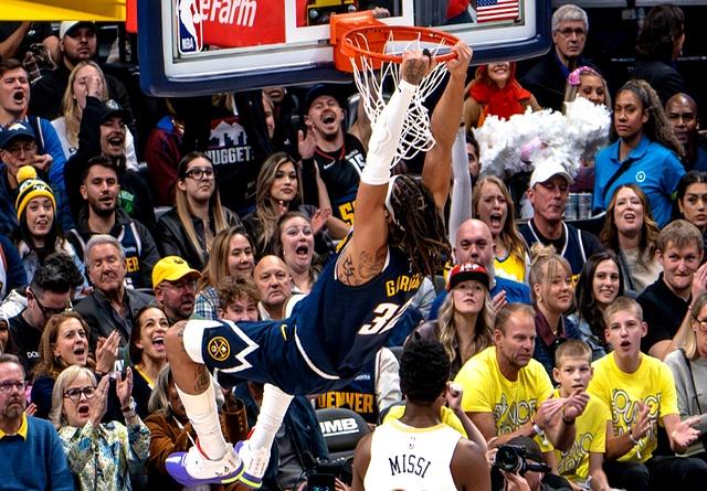 包含青岛队完胜上海队，约基奇状态火热的词条