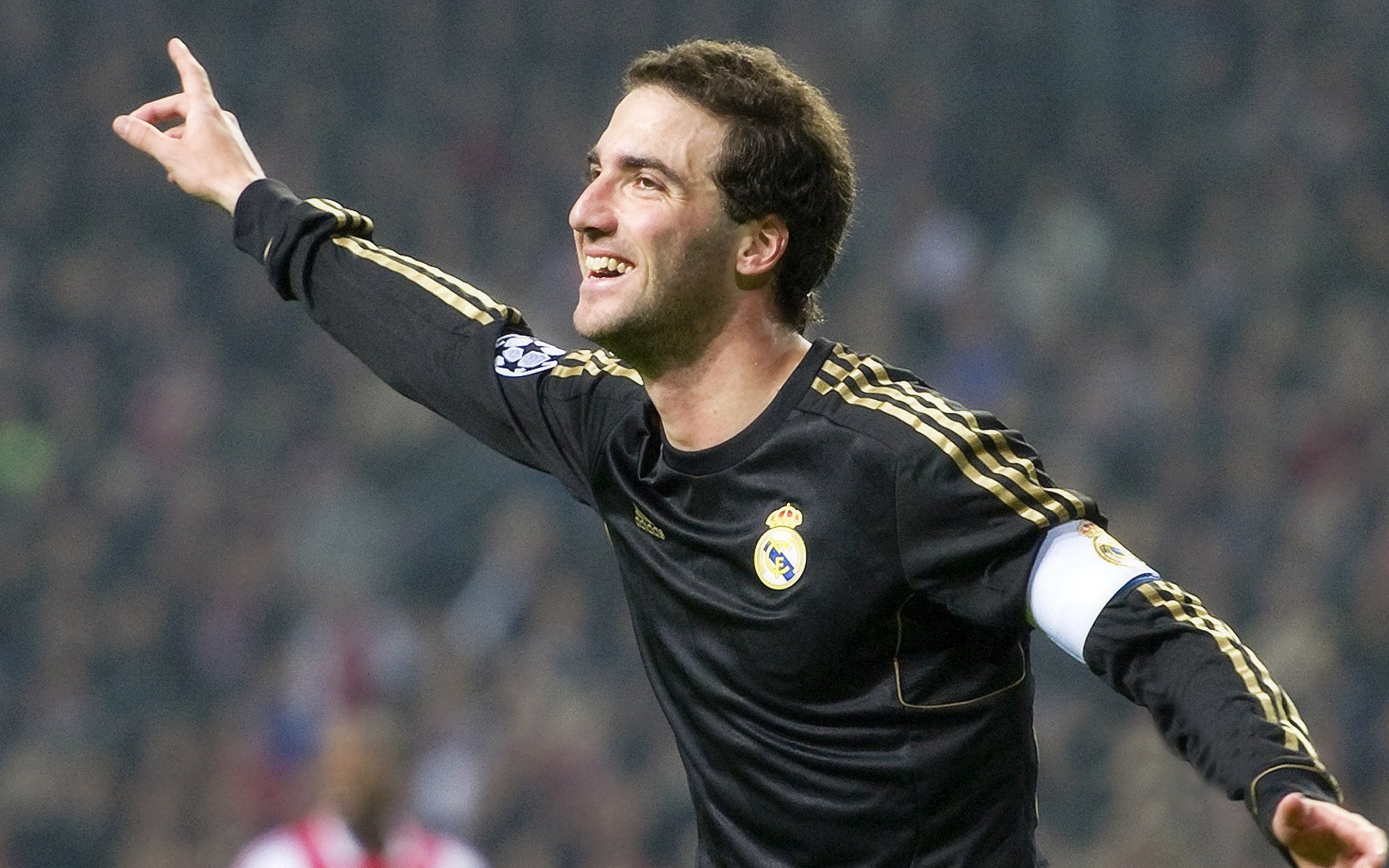 击败的不是对手,是历史 冰岛在世界排名焦点战中强势逆袭波兰